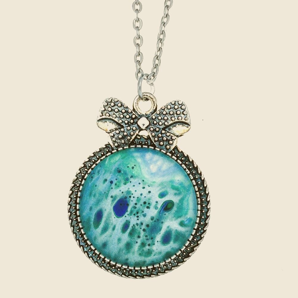 Bronze Ribbon Fluid Art Pendant Necklace – Unique Abstract Design
